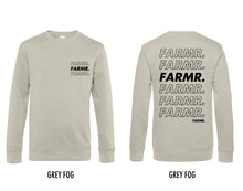 Load image into Gallery viewer, FARMR. Pastel Sweater met zwart cursief logo
