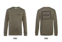 Load image into Gallery viewer, FARMR. Basic Sweater met zwart zakdoek logo
