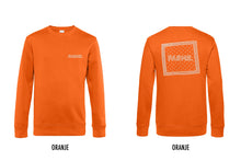 Load image into Gallery viewer, FARMR. Kleuren Sweater met wit zakdoek logo
