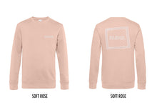 Afbeelding in Gallery-weergave laden, FARMR. Pastel Sweater met wit zakdoek logo
