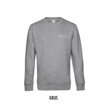 Load image into Gallery viewer, FARMR. Basic Sweater met kleine witte open letters
