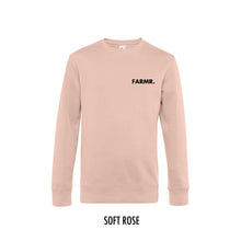 Load image into Gallery viewer, FARMR. Pastel Sweater met kleine zwarte volle letters
