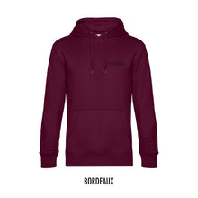 Afbeelding in Gallery-weergave laden, FARMR. Basic Hoodie met kleine zwarte open letters
